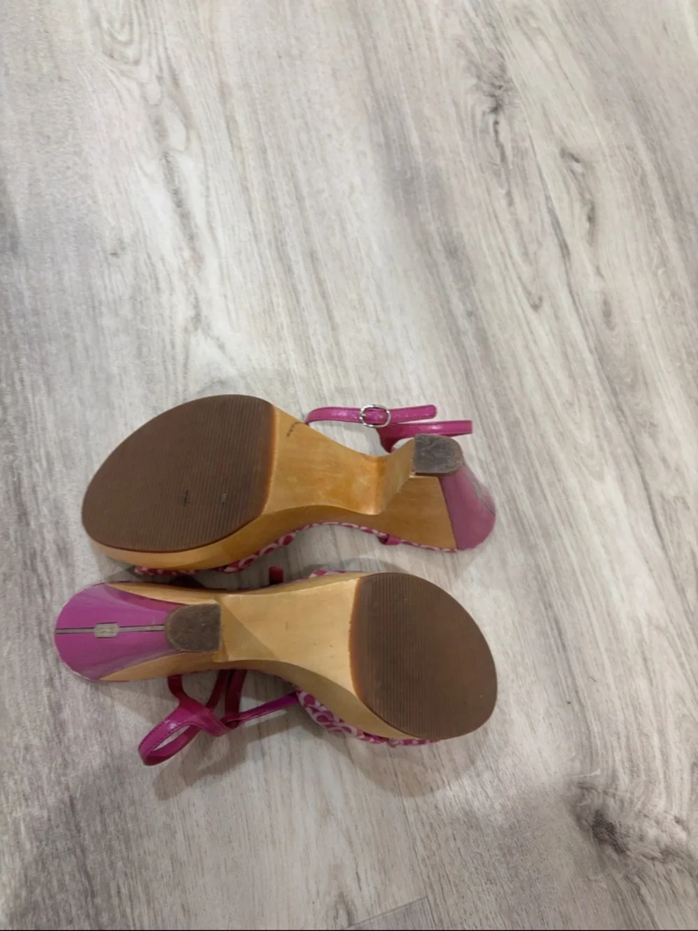 Coach Women’s Pink Patterned Platform Heeled Sandals size 8